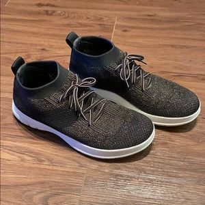 Black and rose gold fitflop sneakers